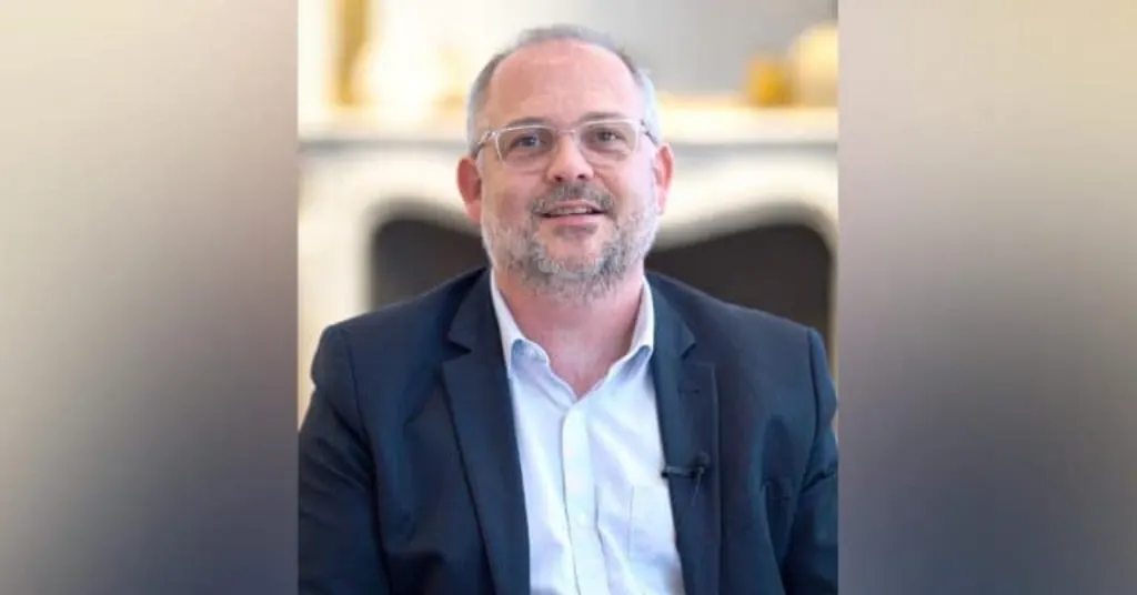 Un leader français de l’énergie lance la plus vaste usine mondiale pour un gaz essentiel aux puces d’intelligence artificielle, anticipant ainsi l’explosion du marché